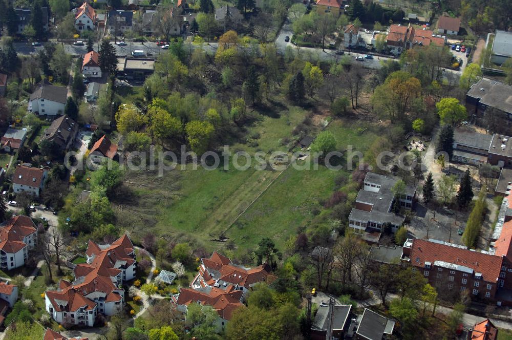 Berlin from above - Blick auf die Planungs- und Baufläche für Einfamilienhäuser an der Frohnauer Strasse in 13467 Berlin - ein Projekt der CONCEPT BAU - PREMIER GmbH, Engeldamm 64b, 10179 Berlin, Tel.: 030.23 12 03 - 0.