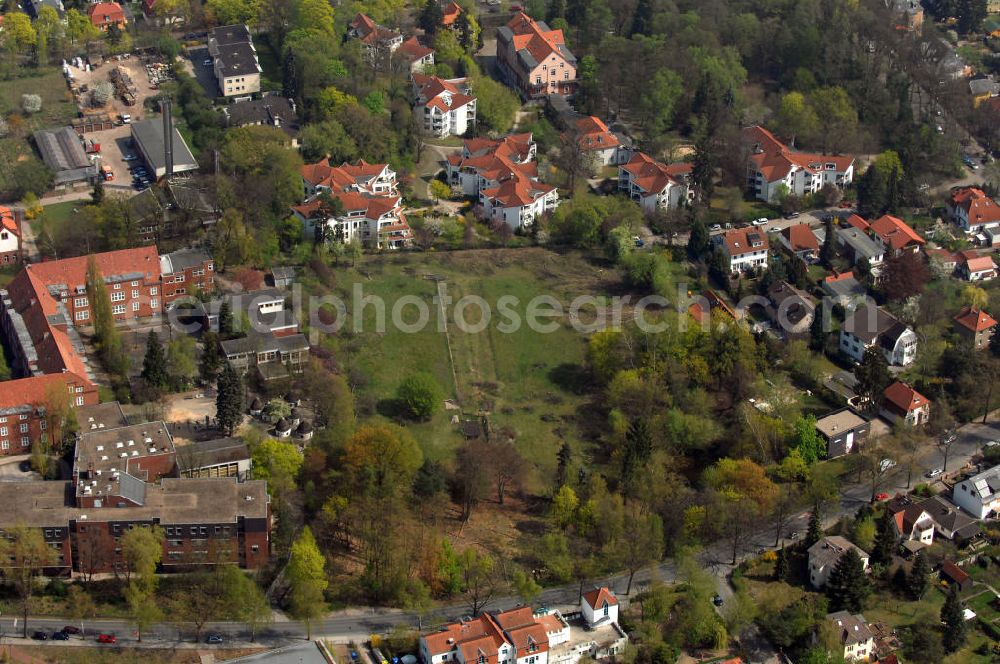 Aerial image Berlin - Blick auf die Planungs- und Baufläche für Einfamilienhäuser an der Frohnauer Strasse in 13467 Berlin - ein Projekt der CONCEPT BAU - PREMIER GmbH, Engeldamm 64b, 10179 Berlin, Tel.: 030.23 12 03 - 0.