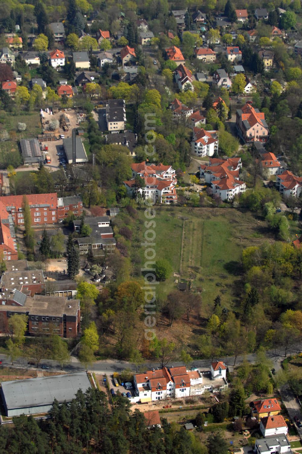 Aerial photograph Berlin - Blick auf die Planungs- und Baufläche für Einfamilienhäuser an der Frohnauer Strasse in 13467 Berlin - ein Projekt der CONCEPT BAU - PREMIER GmbH, Engeldamm 64b, 10179 Berlin, Tel.: 030.23 12 03 - 0.