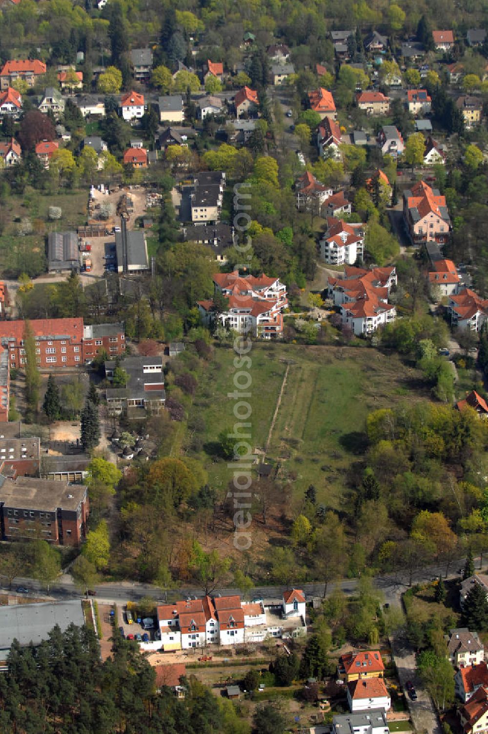 Berlin from above - Blick auf die Planungs- und Baufläche für Einfamilienhäuser an der Frohnauer Strasse in 13467 Berlin - ein Projekt der CONCEPT BAU - PREMIER GmbH, Engeldamm 64b, 10179 Berlin, Tel.: 030.23 12 03 - 0.