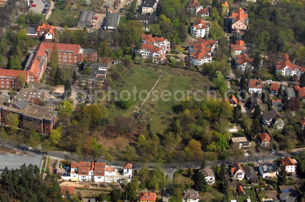 Berlin from the bird's eye view: Blick auf die Planungs- und Baufläche für Einfamilienhäuser an der Frohnauer Strasse in 13467 Berlin - ein Projekt der CONCEPT BAU - PREMIER GmbH, Engeldamm 64b, 10179 Berlin, Tel.: 030.23 12 03 - 0.