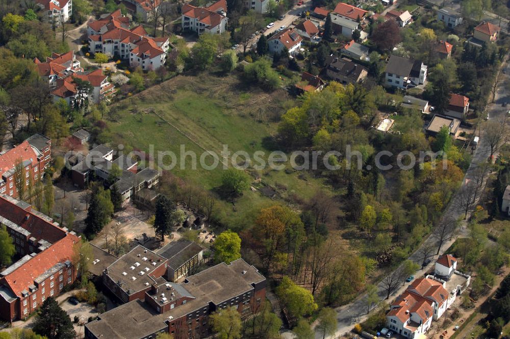 Aerial photograph Berlin - Blick auf die Planungs- und Baufläche für Einfamilienhäuser an der Frohnauer Strasse in 13467 Berlin - ein Projekt der CONCEPT BAU - PREMIER GmbH, Engeldamm 64b, 10179 Berlin, Tel.: 030.23 12 03 - 0.