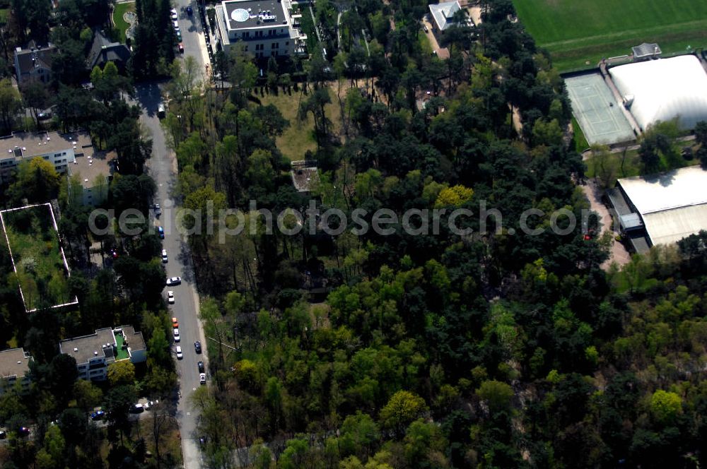 Berlin from above - Blick auf die Planungs- und Baufläche für Einfamilienhäuser am Goldfinkweg 2 in 14195 Berlin - ein Projekt der CONCEPT BAU - PREMIER GmbH, Engeldamm 64b, 10179 Berlin, Tel.: 030.23 12 03 - 0.