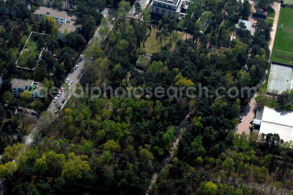 Berlin from the bird's eye view: Blick auf die Planungs- und Baufläche für Einfamilienhäuser am Goldfinkweg 2 in 14195 Berlin - ein Projekt der CONCEPT BAU - PREMIER GmbH, Engeldamm 64b, 10179 Berlin, Tel.: 030.23 12 03 - 0.