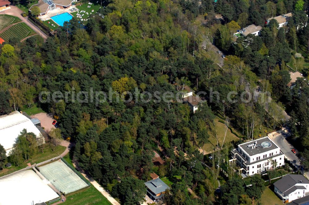 Aerial photograph Berlin - Blick auf die Planungs- und Baufläche für Einfamilienhäuser am Goldfinkweg 2 in 14195 Berlin - ein Projekt der CONCEPT BAU - PREMIER GmbH, Engeldamm 64b, 10179 Berlin, Tel.: 030.23 12 03 - 0.