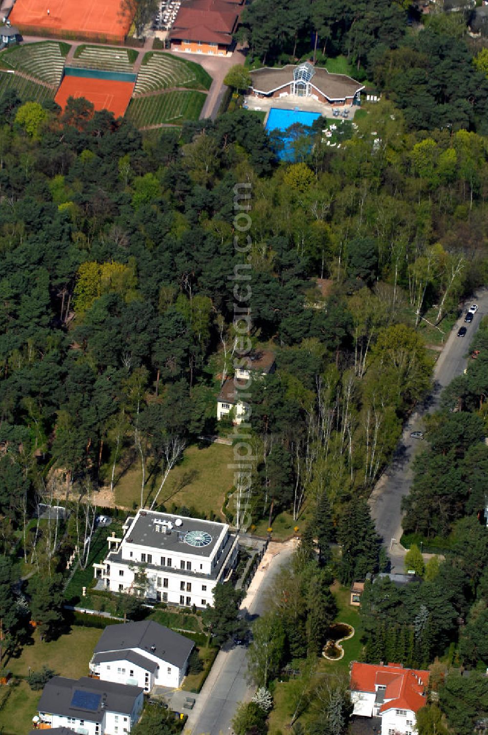 Aerial image Berlin - Blick auf die Planungs- und Baufläche für Einfamilienhäuser am Goldfinkweg 2 in 14195 Berlin - ein Projekt der CONCEPT BAU - PREMIER GmbH, Engeldamm 64b, 10179 Berlin, Tel.: 030.23 12 03 - 0.