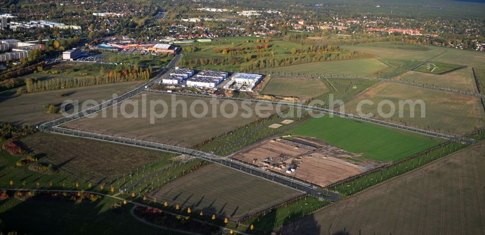 Berlin Treptow-Köpenick from the bird's eye view: Planning and development area with undeveloped land along the Alexan der Meissner Altglienicke street in the district of Treptow-Köpenick