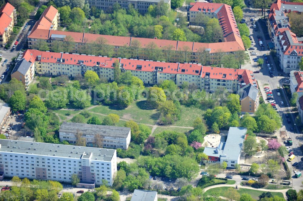 Berlin-Lichtenberg from above - Areal der Planungsfläche der NCC Deutschland am Wohngebiet Aristotelessteig 14-16 in 10318 Berlin-Lichtenberg. Area of the planning area of the NCC Germany on residential Aristotelessteig 14-16 in 10318 Berlin-Lichtenberg.