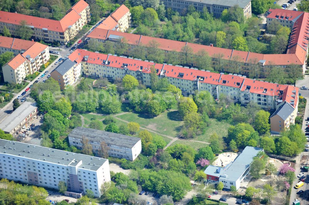 Berlin-Lichtenberg from the bird's eye view: Areal der Planungsfläche der NCC Deutschland am Wohngebiet Aristotelessteig 14-16 in 10318 Berlin-Lichtenberg. Area of the planning area of the NCC Germany on residential Aristotelessteig 14-16 in 10318 Berlin-Lichtenberg.