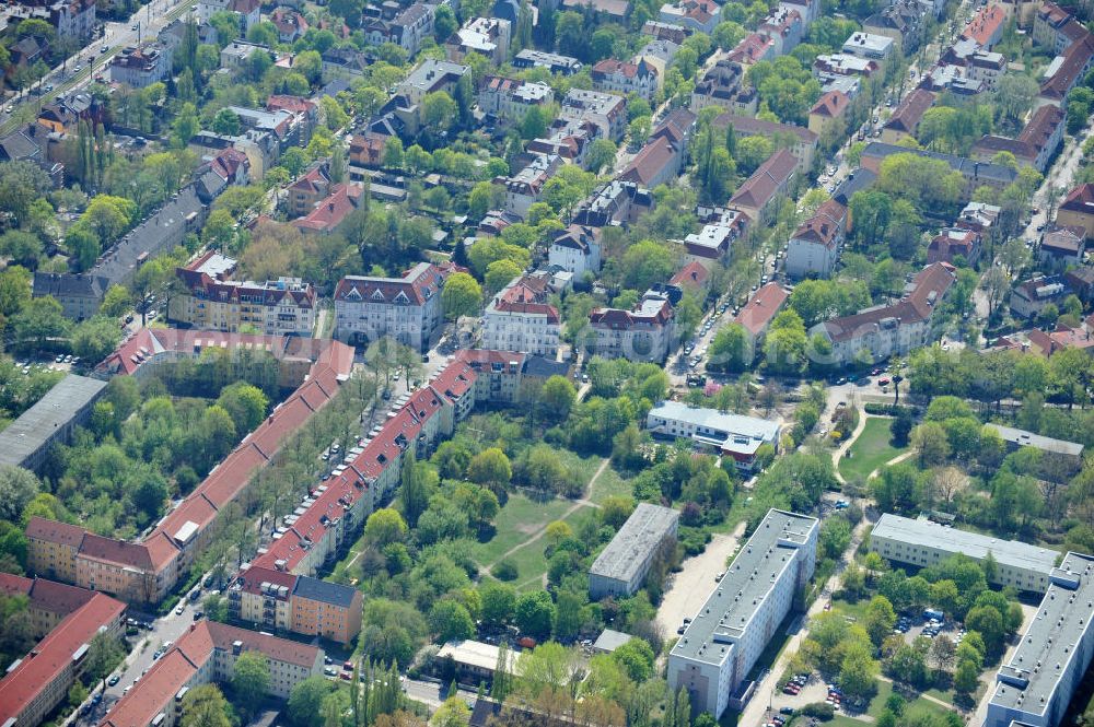 Berlin-Lichtenberg from the bird's eye view: Areal der Planungsfläche der NCC Deutschland am Wohngebiet Aristotelessteig 14-16 in 10318 Berlin-Lichtenberg. Area of the planning area of the NCC Germany on residential Aristotelessteig 14-16 in 10318 Berlin-Lichtenberg.