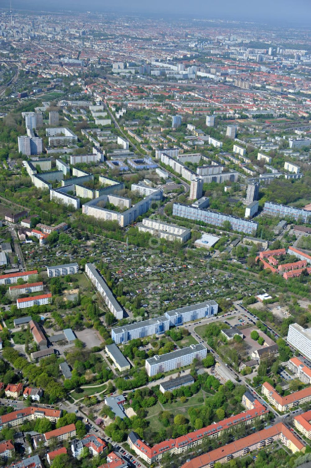 Berlin-Lichtenberg from above - Areal der Planungsfläche der NCC Deutschland am Wohngebiet Aristotelessteig 14-16 in 10318 Berlin-Lichtenberg. Area of the planning area of the NCC Germany on residential Aristotelessteig 14-16 in 10318 Berlin-Lichtenberg.