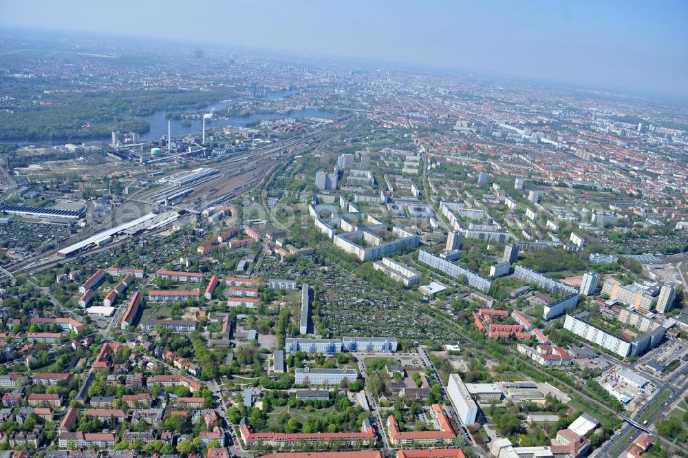 Berlin-Lichtenberg from above - Areal der Planungsfläche der NCC Deutschland am Wohngebiet Aristotelessteig 14-16 in 10318 Berlin-Lichtenberg. Area of the planning area of the NCC Germany on residential Aristotelessteig 14-16 in 10318 Berlin-Lichtenberg.