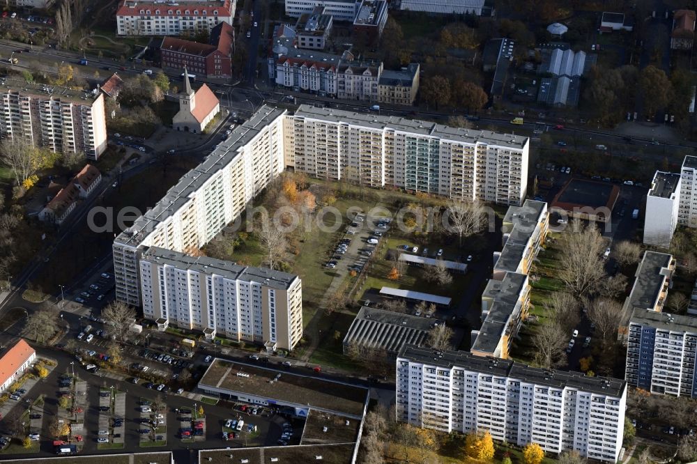 Berlin from the bird's eye view: Skyscrapers in the residential area of industrially manufactured settlement Alfred-Kowalke-Strasse - Franz-Mett-Strasse in the district Lichtenberg in Berlin, Germany