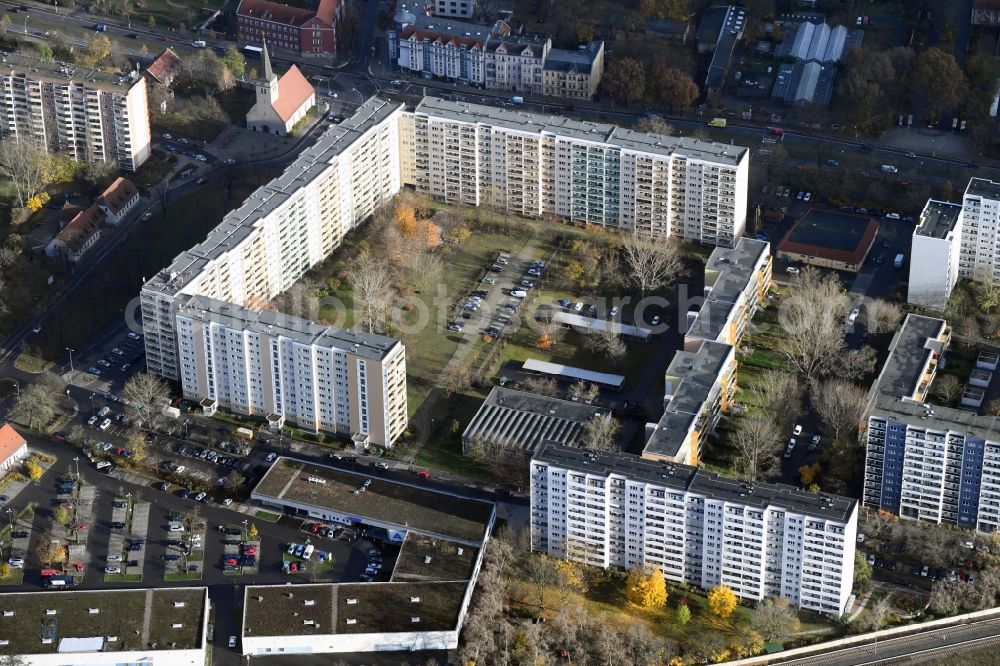 Aerial image Berlin - Skyscrapers in the residential area of industrially manufactured settlement Alfred-Kowalke-Strasse - Franz-Mett-Strasse in the district Lichtenberg in Berlin, Germany