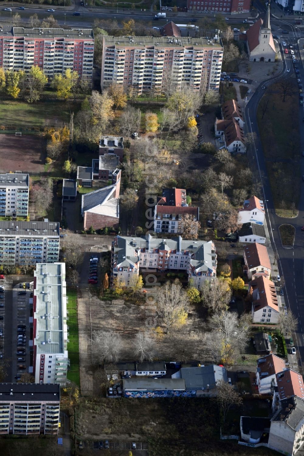 Aerial photograph Berlin - Skyscrapers in the residential area of industrially manufactured settlement Alfred-Kowalke-Strasse - Massower Strasse - Kurze Strasse in the district Lichtenberg in Berlin, Germany