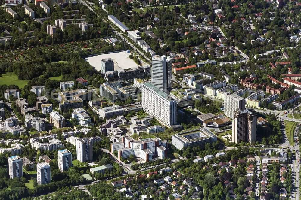 Aerial photograph München - Skyscrapers in the residential area of industrially manufactured settlement Arabellapark in the district Bogenhausen in Munich in the state Bavaria, Germany