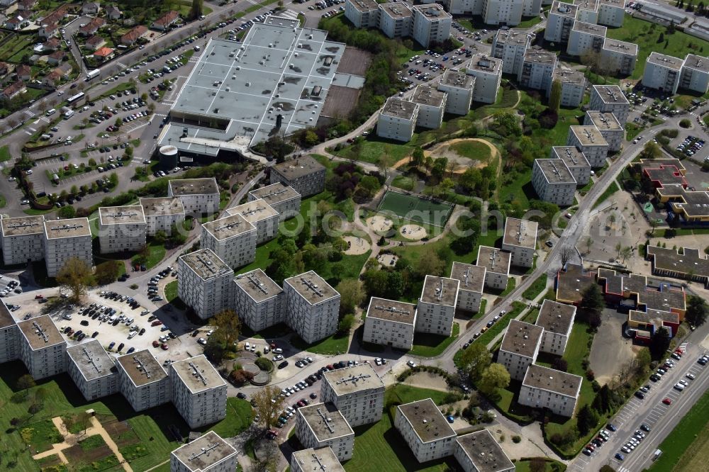 Auxerre from the bird's eye view: Skyscrapers in the residential area of industrially manufactured settlement in Auxerre in Bourgogne Franche-Comte, France