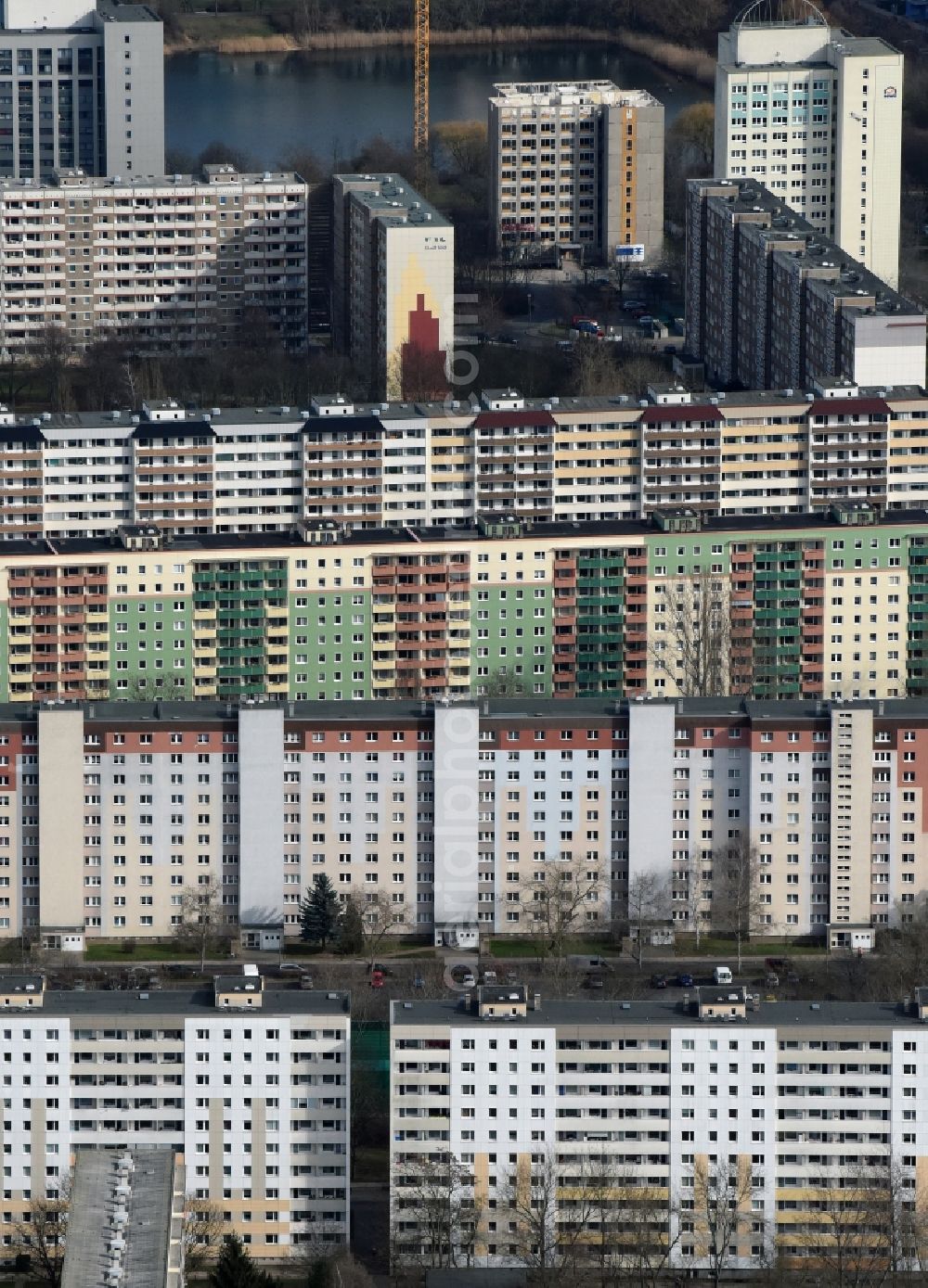 Aerial photograph Magdeburg - Skyscrapers in the residential area of industrially manufactured settlement Barleber Strasse in the district Neustaedter See in Magdeburg in the state Saxony-Anhalt