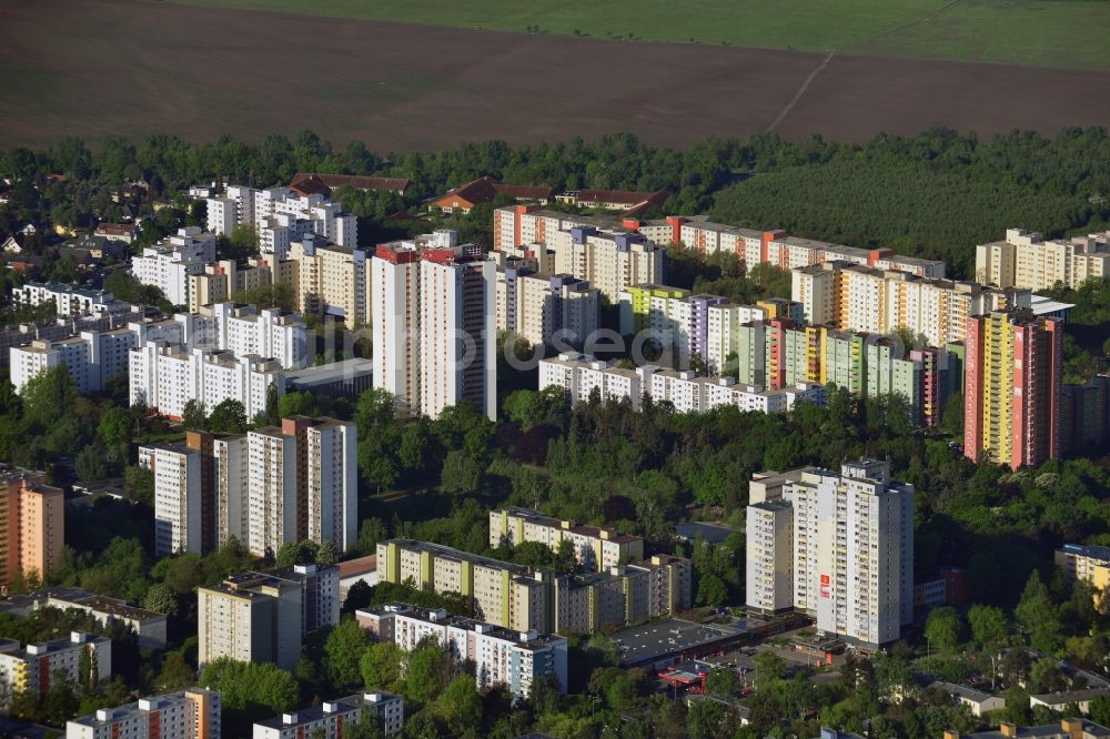 Berlin from the bird's eye view: Skyscrapers in the residential area of industrially manufactured settlement in Berlin in Germany