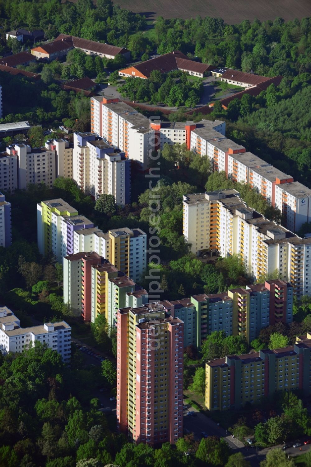 Aerial photograph Berlin - Skyscrapers in the residential area of industrially manufactured settlement in Berlin in Germany