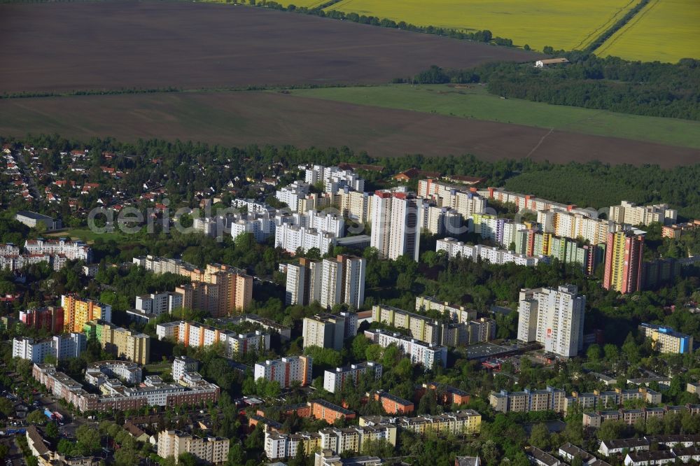 Berlin from above - Skyscrapers in the residential area of industrially manufactured settlement in Berlin in Germany