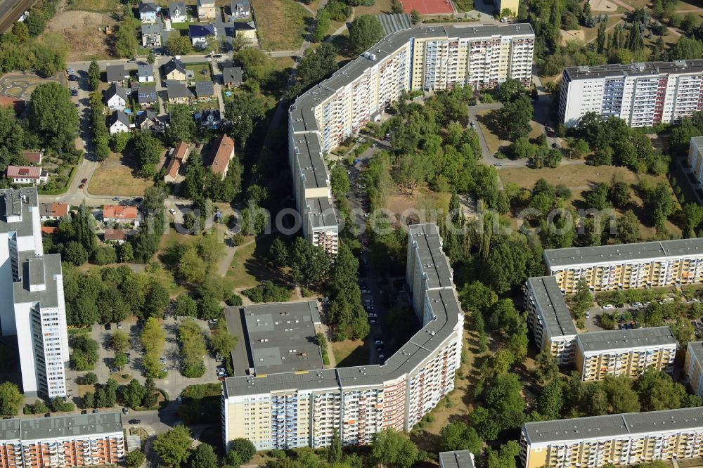 Berlin from the bird's eye view: Skyscrapers in the residential area of industrially manufactured settlement at the Blumberger Damm in Berlin in Germany