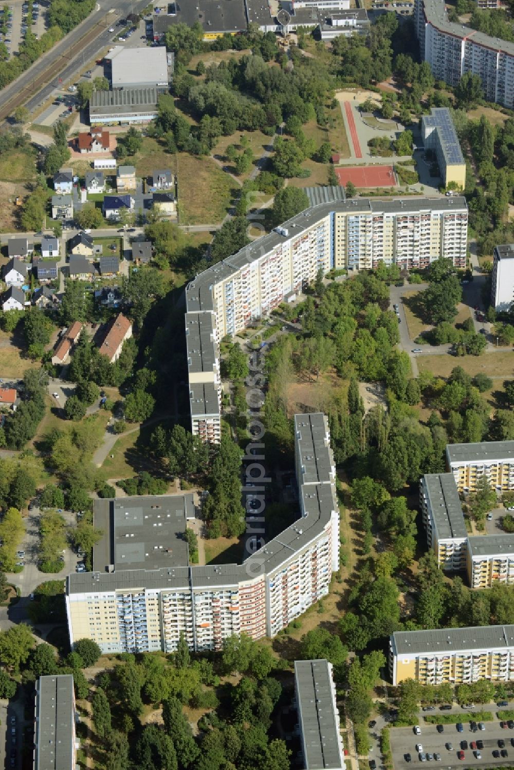 Aerial image Berlin - Skyscrapers in the residential area of industrially manufactured settlement at the Blumberger Damm in Berlin in Germany