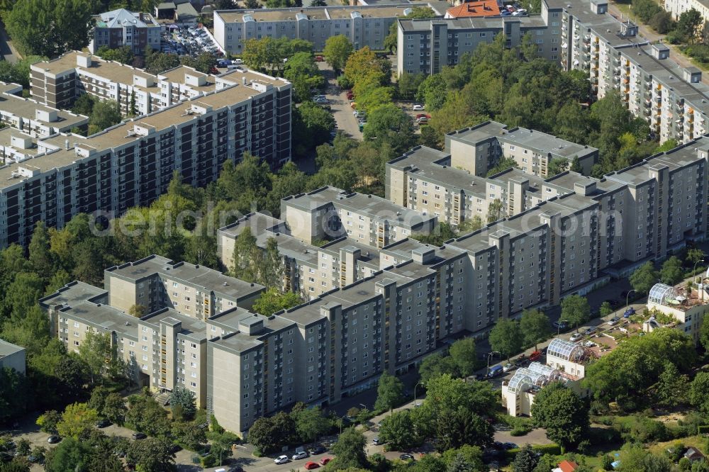 Berlin from the bird's eye view: Skyscrapers in the residential area of industrially manufactured settlement at the Gruener Weg in Buckow in Berlin in Germany