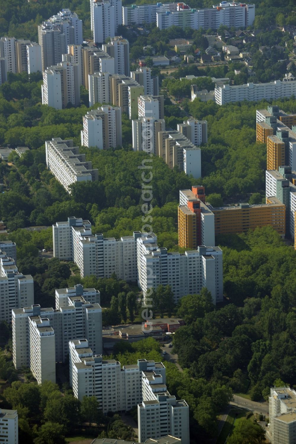 Aerial photograph Berlin, Reinickendorf - Skyscrapers in the residential area of industrially manufactured settlementat by the degewo at the Senftenberger Ring in the district Maerkisches Viertel in Berlin, Reinickendorf in the state Berlin