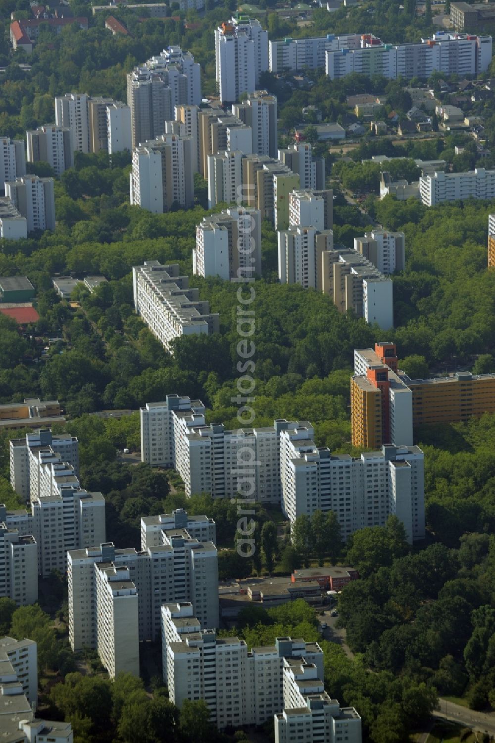 Berlin, Reinickendorf from above - Skyscrapers in the residential area of industrially manufactured settlementat by the degewo at the Senftenberger Ring in the district Maerkisches Viertel in Berlin, Reinickendorf in the state Berlin