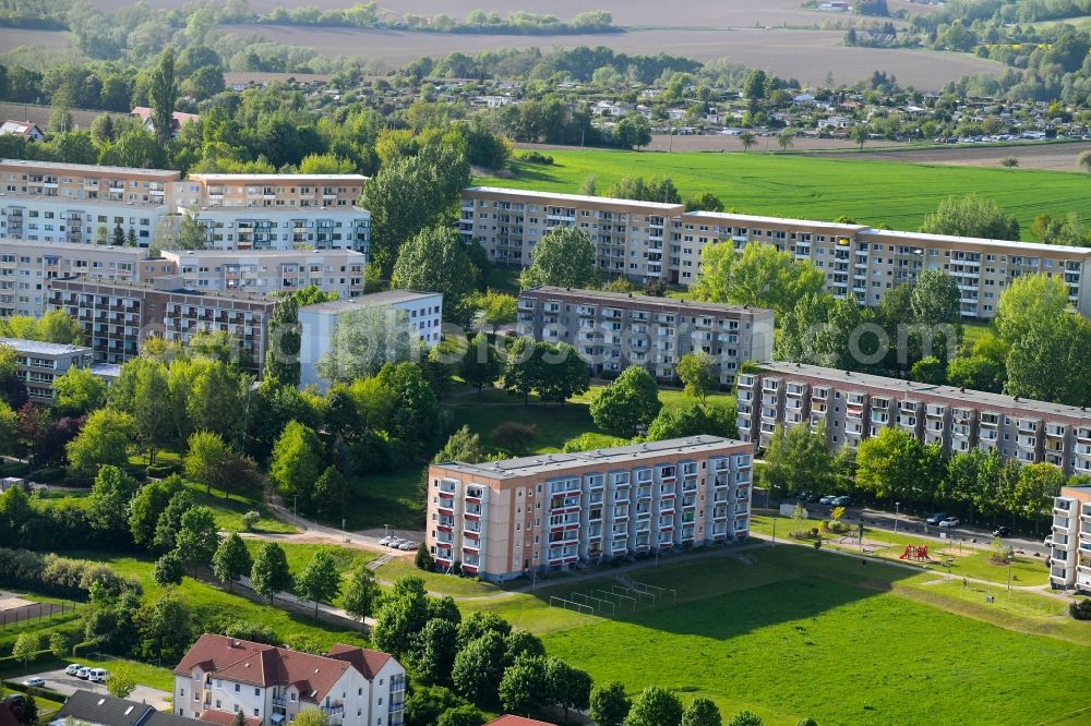 Aerial image Döbeln - Skyscrapers in the residential area of industrially manufactured settlement on Bernhard-Kretzschmar-Weg in Doebeln in the state Saxony, Germany