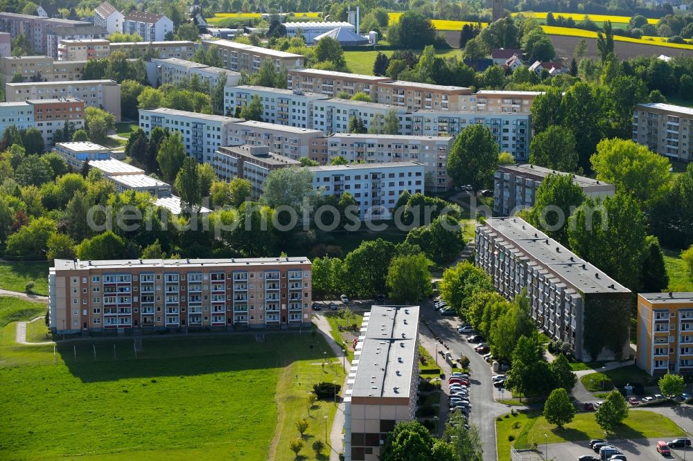 Aerial photograph Döbeln - Skyscrapers in the residential area of industrially manufactured settlement on Bernhard-Kretzschmar-Weg in Doebeln in the state Saxony, Germany