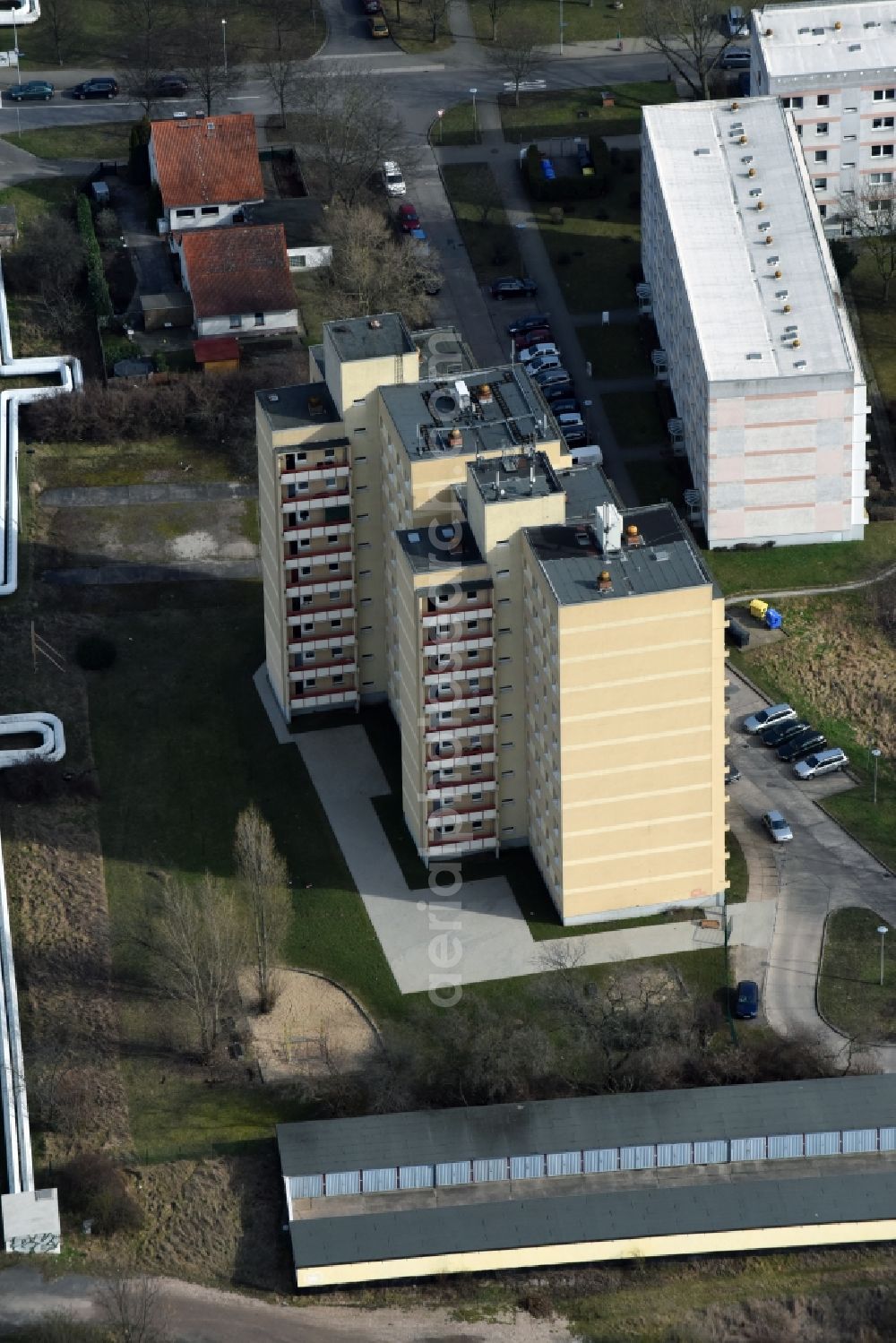 Magdeburg from above - Skyscrapers in the residential area of industrially manufactured settlement Birkholzer Weg - Ebendorfer Chaussee in the district Neustaedter Feld in Magdeburg in the state Saxony-Anhalt