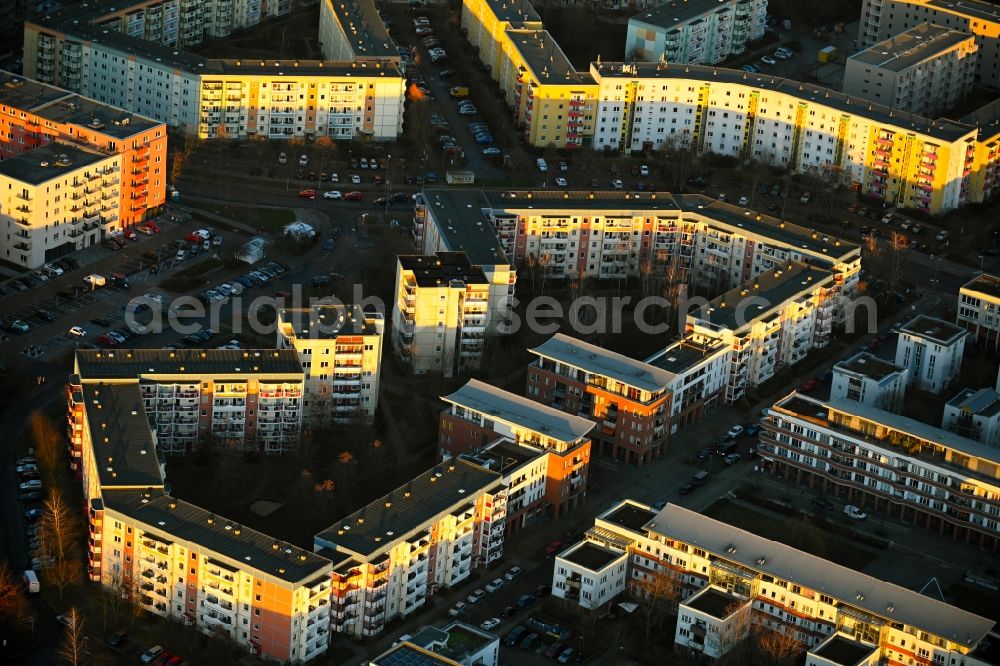 Berlin from the bird's eye view: Skyscrapers in the residential area of industrially manufactured settlement Branitzer Karree on street Adele-Sandrock-Strasse, Louis-Lewin-Strasse, Schwarzheider Strasse and Annaburger Strasse in Berlin, Germany