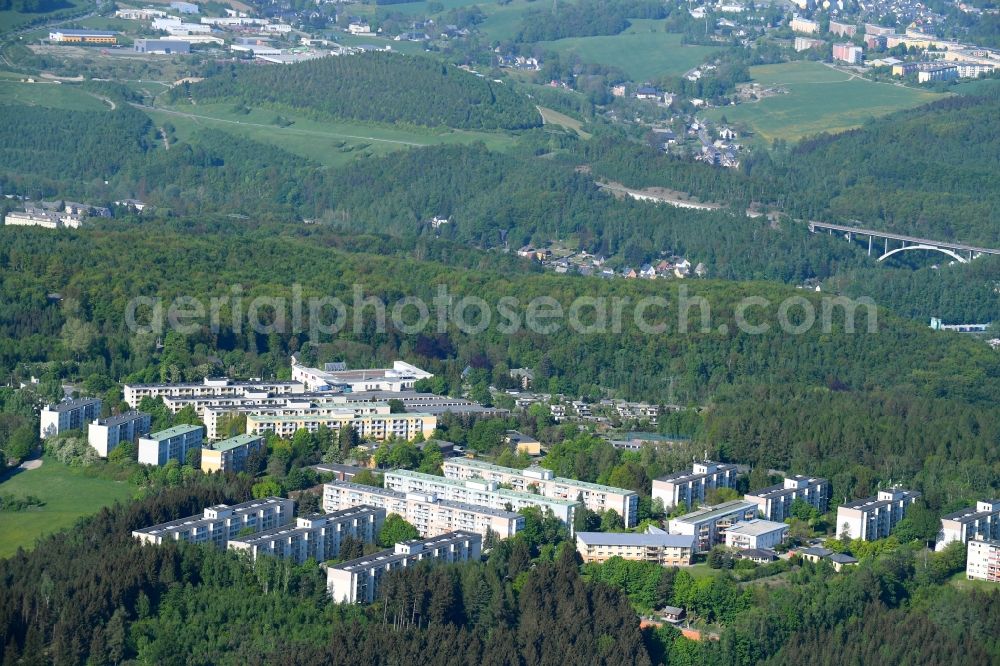 Aerial photograph Aue - Skyscrapers in the residential area of industrially manufactured settlement on Bruenlasberg in Aue in the state Saxony, Germany