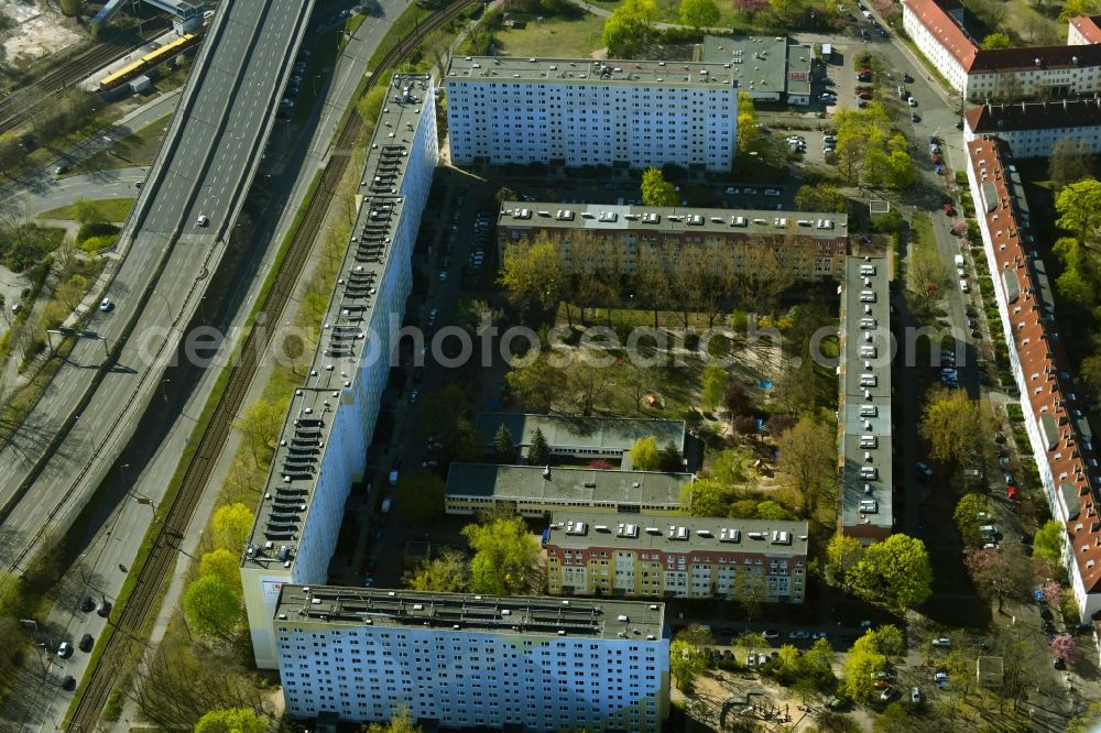 Aerial image Berlin - Skyscrapers in the residential area of a??a??an industrially manufactured prefabricated housing estate on Bundesstrasse 109 in the Pankow district in Berlin, Germany