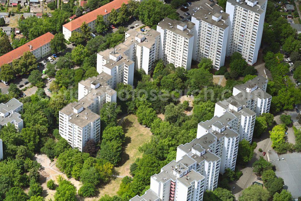 Berlin from above - Skyscrapers in the residential area of industrially manufactured settlement Dammwegsiedlung - Weisse Siedlung on street Aronsstrasse in the district Neukoelln in Berlin, Germany