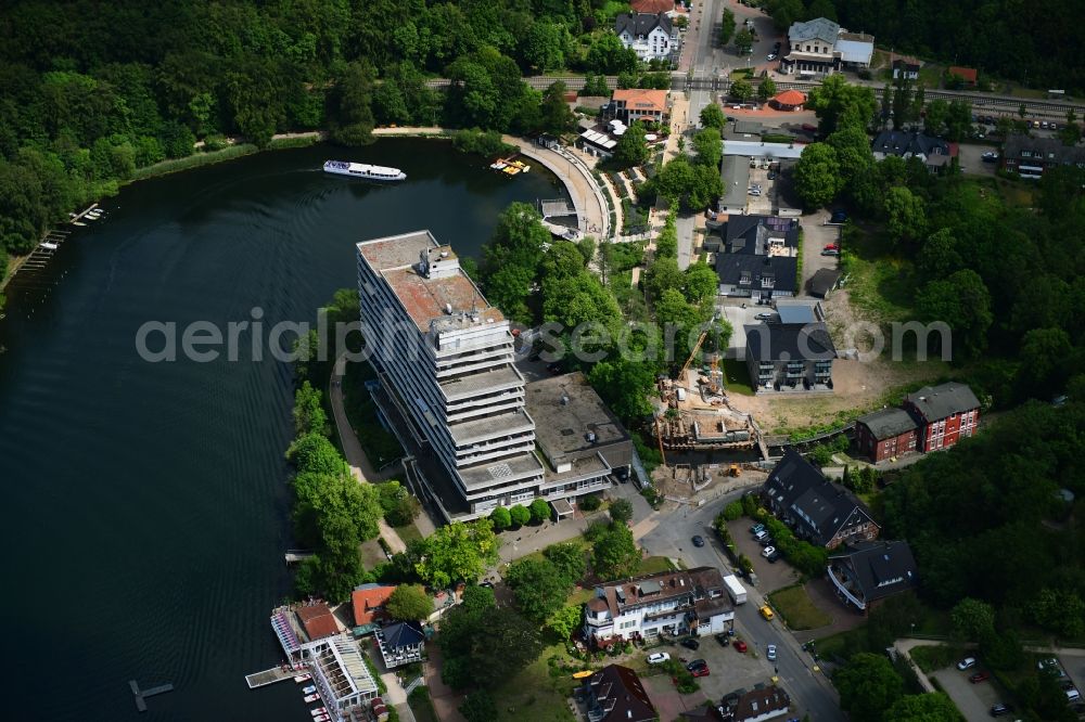 Bad Malente-Gremsmühlen from the bird's eye view: Skyscrapers in the residential area of industrially manufactured settlement on lake Diecksee in Bad Malente-Gremsmuehlen in the state Schleswig-Holstein, Germany