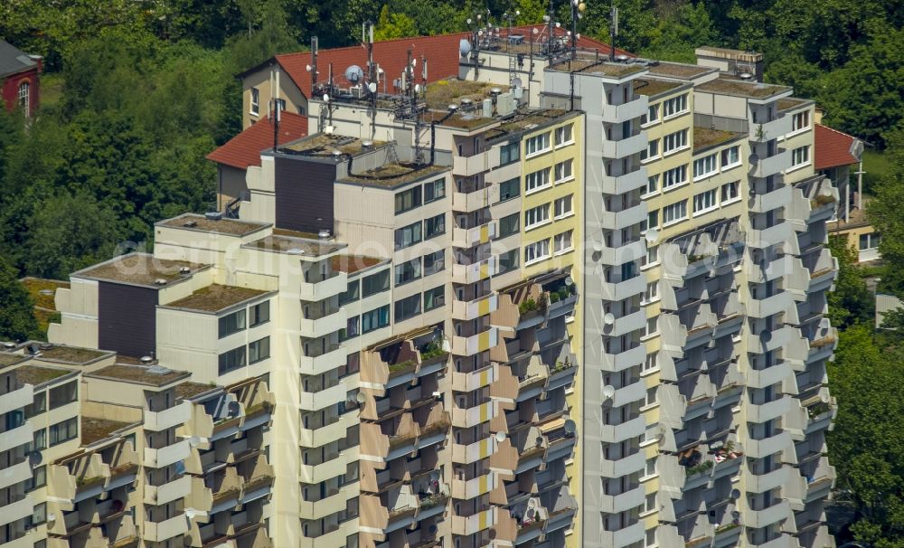 Dortmund from the bird's eye view: Skyscrapers in the residential area of industrially manufactured settlement in Dortmund in the state North Rhine-Westphalia