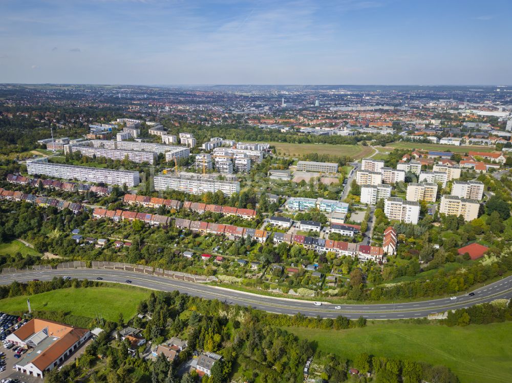 Aerial image Dresden - Residential area of industrially manufactured settlement on street Kohlenstrasse - Lippersdorfer Weg in the district Kleinpestitz in Dresden in the state Saxony, Germany