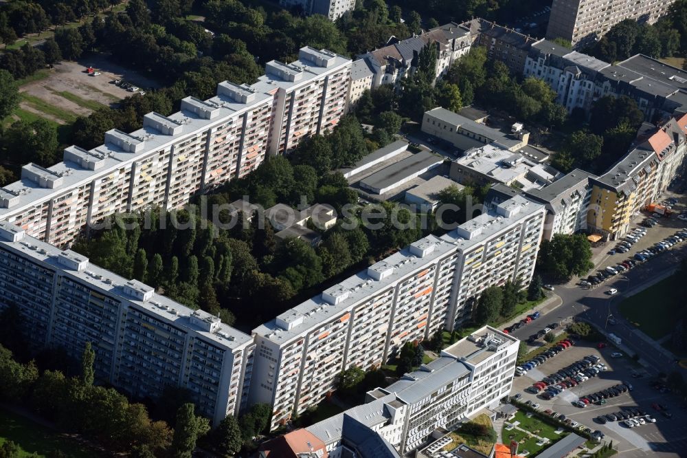 Aerial image Dresden - Skyscrapers in the residential area of industrially manufactured settlement in the Elsasser Strasse in Dresden in the state Saxony