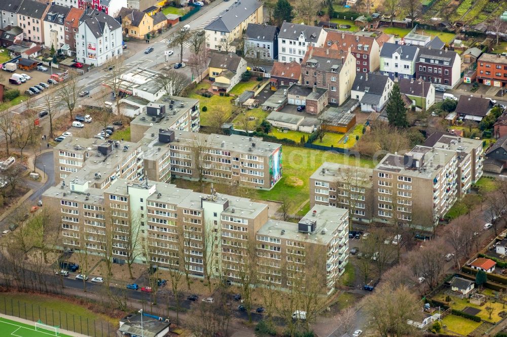 Herne from the bird's eye view: Skyscrapers in the residential area of industrially manufactured settlement Emscherstrasse in the district Wanne-Eickel in Herne in the state North Rhine-Westphalia