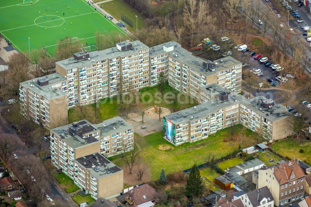 Aerial image Herne - Skyscrapers in the residential area of industrially manufactured settlement Emscherstrasse in the district Wanne-Eickel in Herne in the state North Rhine-Westphalia