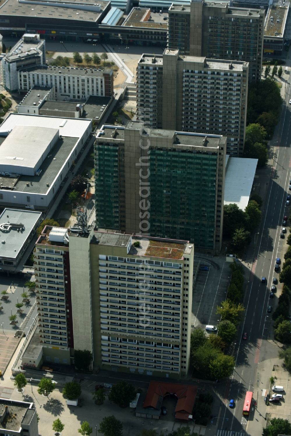 Aerial photograph Halle (Saale) - Skyscrapers in the residential area of industrially manufactured settlement entlang der Albert-Einstein-Strasse in district Neustadt in Halle (Saale) in the state Saxony-Anhalt