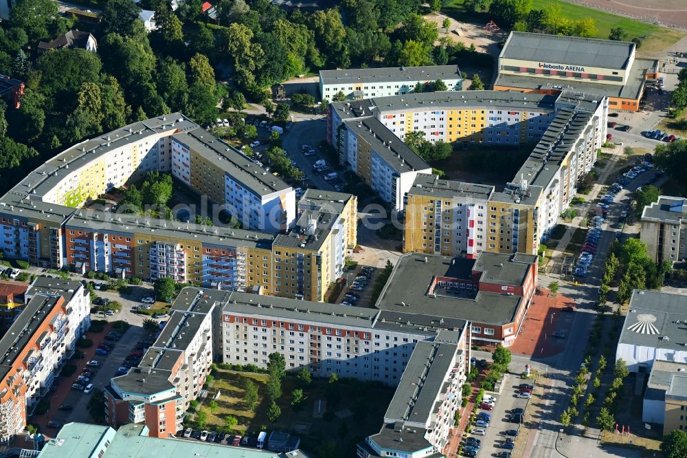 Neubrandenburg from the bird's eye view: Skyscrapers in the residential area of industrially manufactured settlement along the Brodaer Strasse - Reusenort in Neubrandenburg in the state Mecklenburg - Western Pomerania, Germany