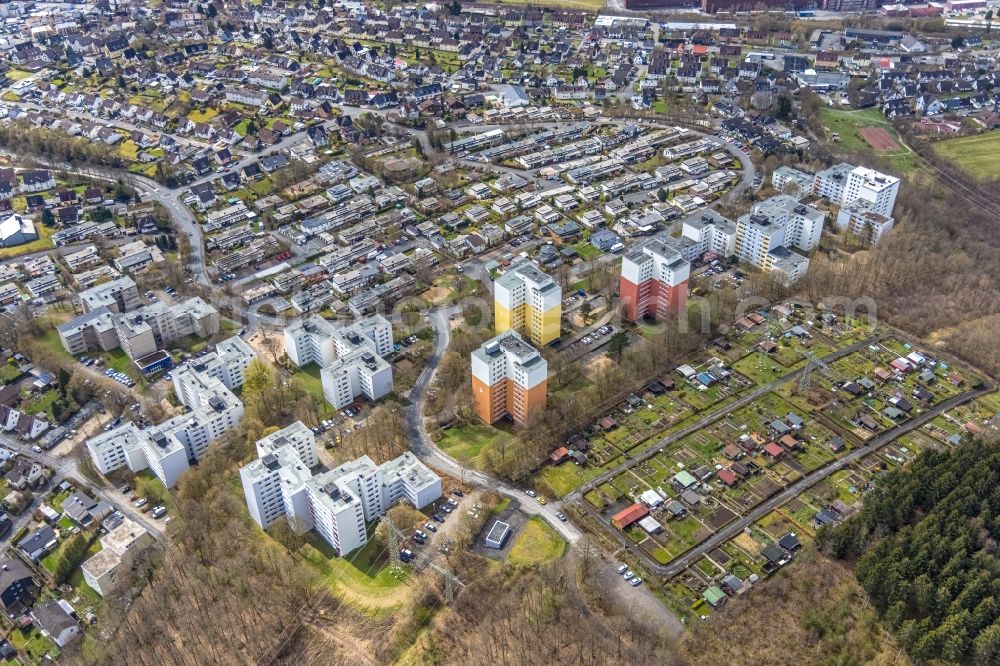 Aerial photograph Kreuztal - Skyscrapers in the residential area of industrially manufactured settlement and terraced housing estate along the Eggersten Ring in Kreuztal on Siegerland in the state North Rhine-Westphalia, Germany