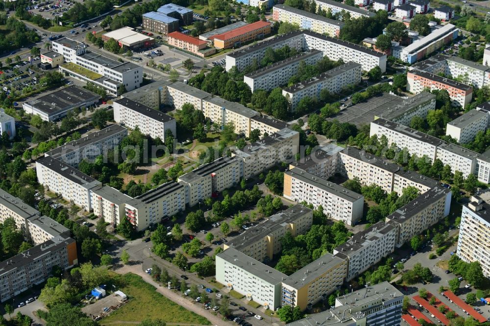 Aerial photograph Schwerin - Skyscrapers in the residential area of industrially manufactured settlement entlong of Friedrich-Engels-Strasse - Andrej-Sacharow-Strasse in Schwerin in the state Mecklenburg - Western Pomerania, Germany