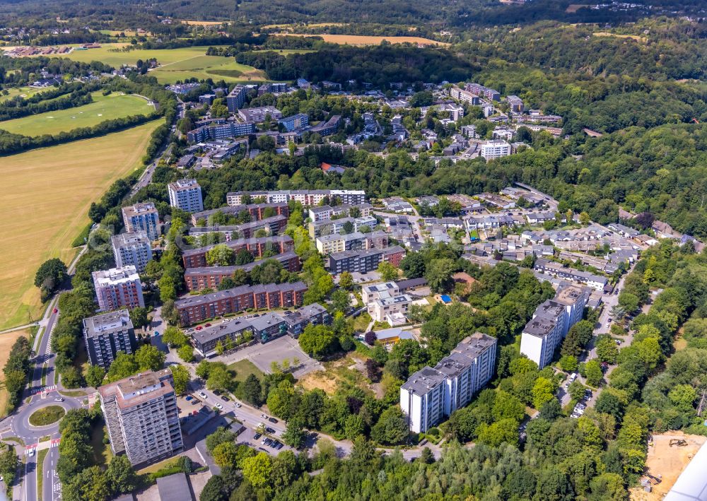 Aerial photograph Heiligenhaus - Skyscrapers in the residential area of industrially manufactured settlement along the Harzstrasse - Rhoenstrasse - Hunsrueckstrasse in Heiligenhaus in the state North Rhine-Westphalia, Germany