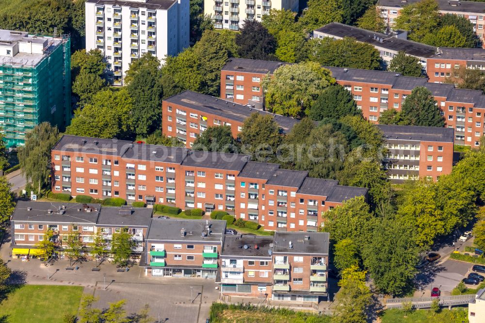 Aerial image Heiligenhaus - Skyscrapers in the residential area of industrially manufactured settlement along the Harzstrasse - Rhoenstrasse - Hunsrueckstrasse in Heiligenhaus in the state North Rhine-Westphalia, Germany