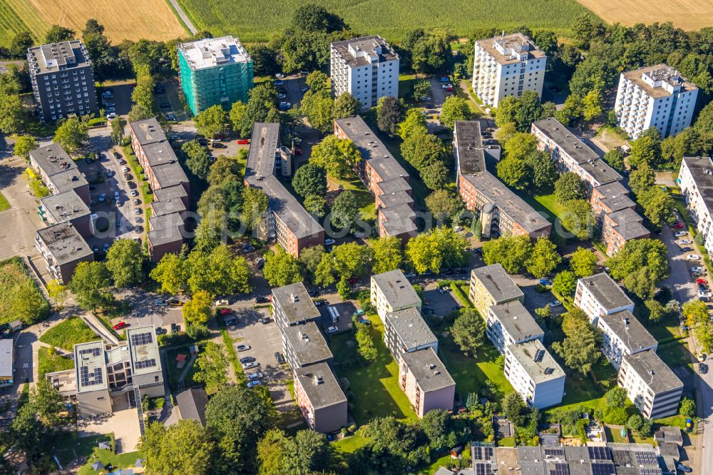 Aerial photograph Heiligenhaus - Skyscrapers in the residential area of industrially manufactured settlement along the Harzstrasse - Rhoenstrasse - Hunsrueckstrasse in Heiligenhaus in the state North Rhine-Westphalia, Germany